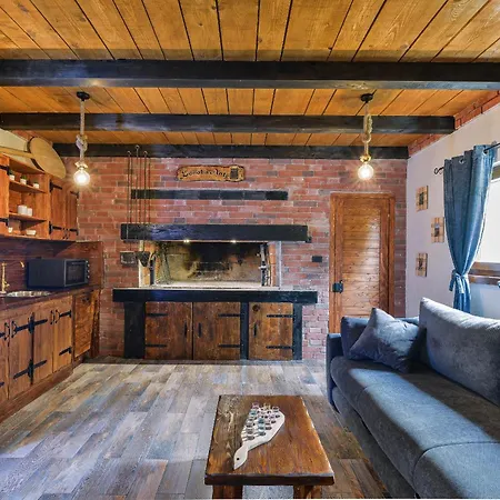 Holiday Hunting House With Jacuzzi بيت للعطل *