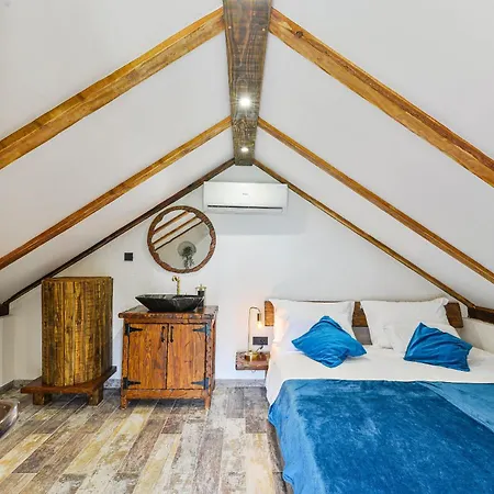 Holiday Hunting House With Jacuzzi Semesterbostad