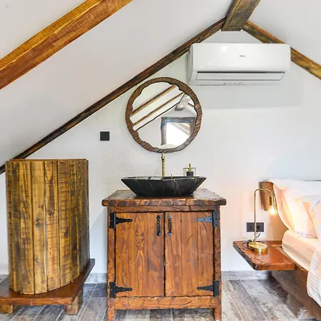 Holiday Hunting House With Jacuzzi بيت للعطل