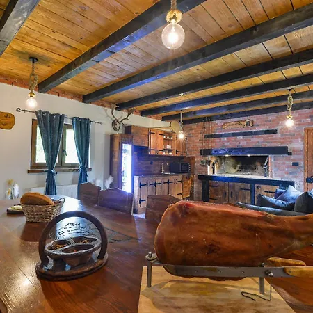 Holiday Hunting House With Jacuzzi *