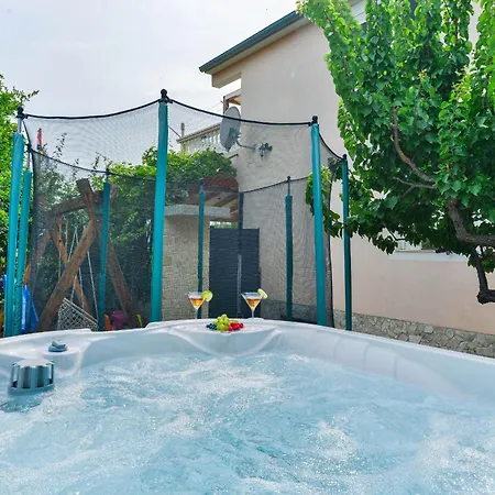 Holiday Hunting House With Jacuzzi * Drliceve Kuce