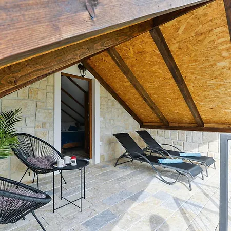 Holiday Hunting House With Jacuzzi *