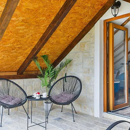 Holiday Hunting House With Jacuzzi بيت للعطل *