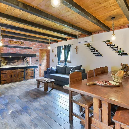 Semesterbostad Holiday Hunting House With Jacuzzi