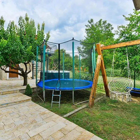 Holiday Hunting House With Jacuzzi *