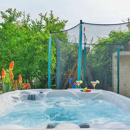 Holiday Hunting House With Jacuzzi Drliceve Kuce